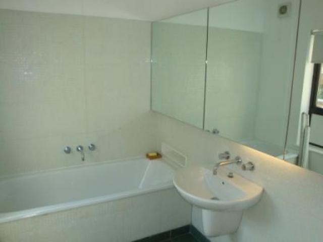 			NEW INSTRUCTION, 2 Bedroom, 1 bath, 1 reception Flat			 Rosemont Road, FINCHLEY ROAD